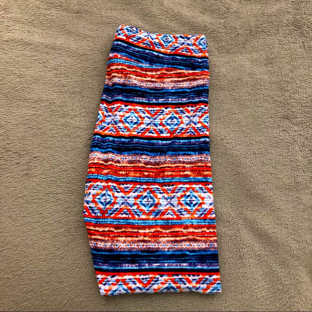 🎁🎁  $    for  $    🎁🎁 NWOT LulaRoe Blue and Red Geometric Leggings